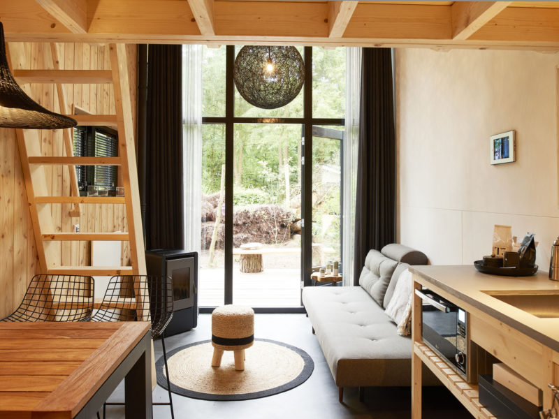 Woonkamer beach house - DroomParken, glamping.nl