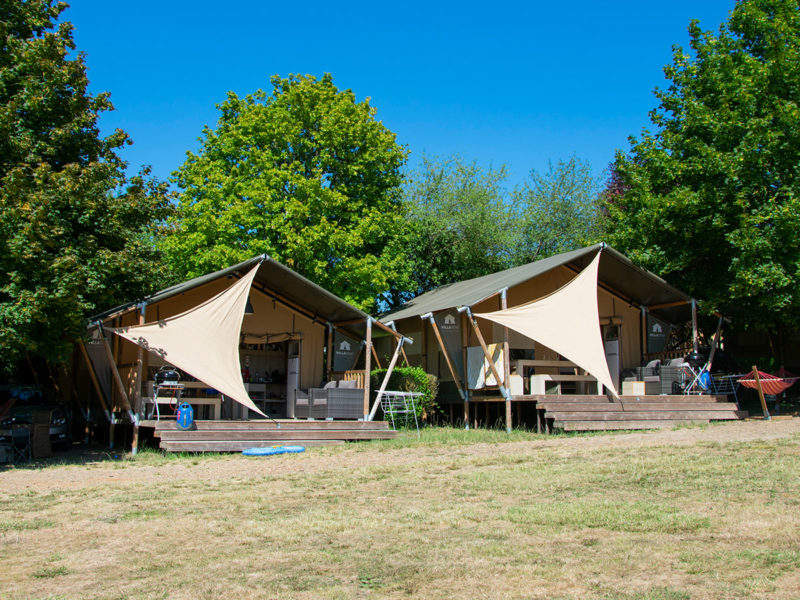 Luxe Villatent XL met sanitair - Le Petit Trianon, Glamping.nl