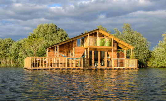 The Raft at Chigborough - Glamping.nl