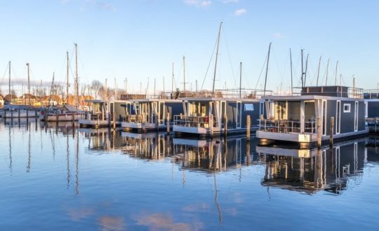 3x Glampen op een woonboot in Nederland