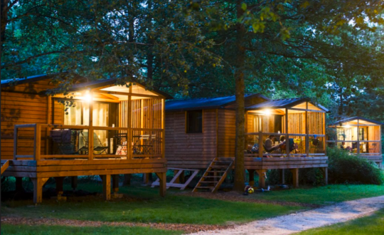 Camping Huttopia Les Châteaux - Glamping.nl