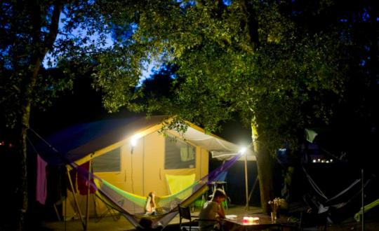 Camping Huttopia Oléron Les Pins - Glamping.nl