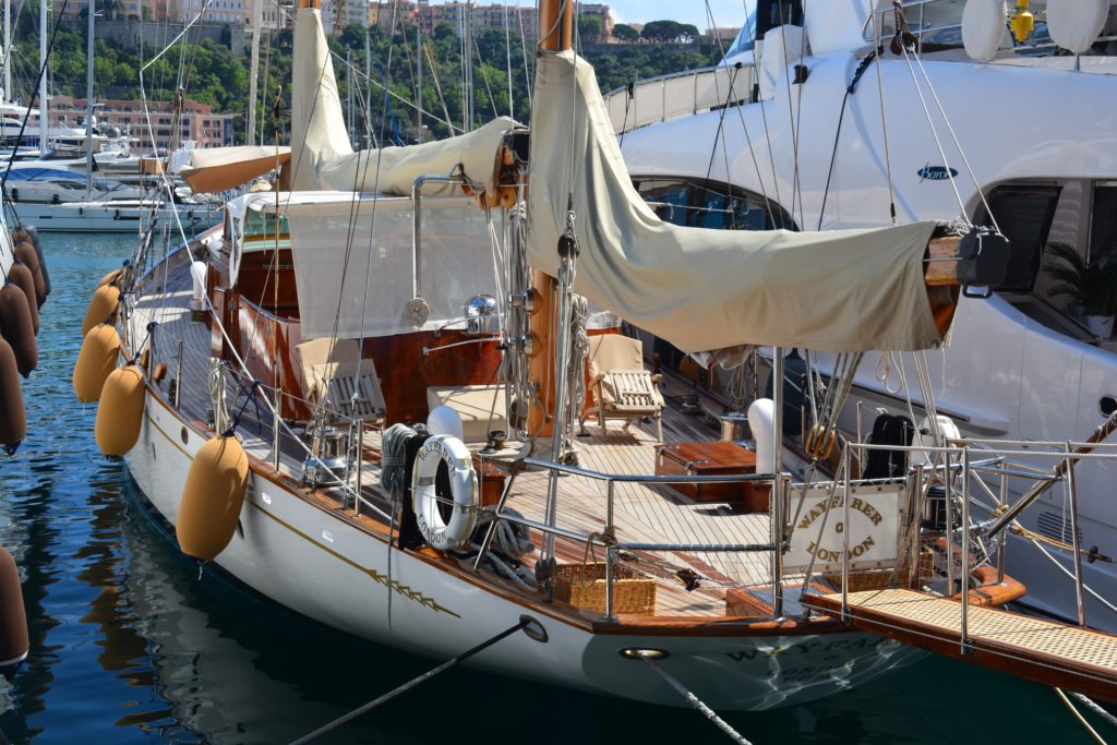 Stap aan boord van een tubberboot voor een week op zee 