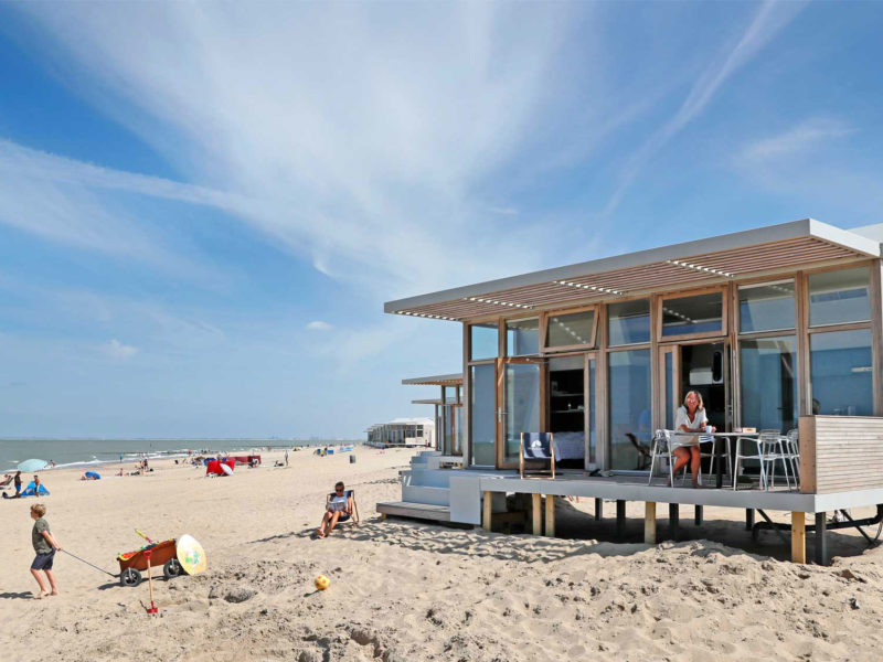 Vakantie naar de zon. Glamping aan zee. Park Hoogduin Zeeland