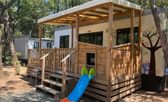 hu Montescudaio village - Glamping.nl