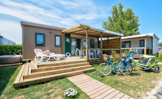 Les Ilates – Flower - Glamping.nl