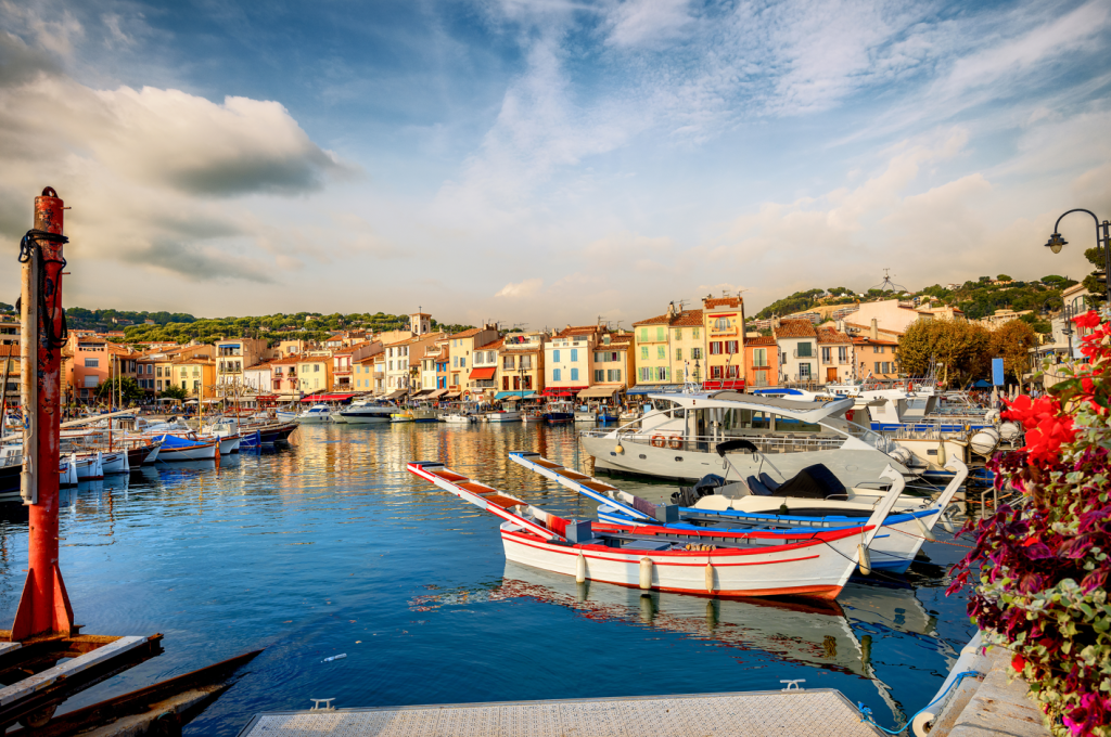 Jachthaven in de baai van de badplaats Cassis