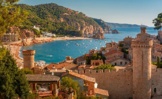 Van Tossa de mar tot Dalí: Dagtrips vanaf Camping Cala Pola
